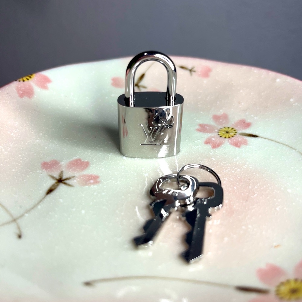 Louis Vuitton Rare #448 Silver Lock & 2 Keys